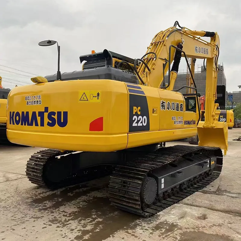 Komatsu PC220 Excavator (2)